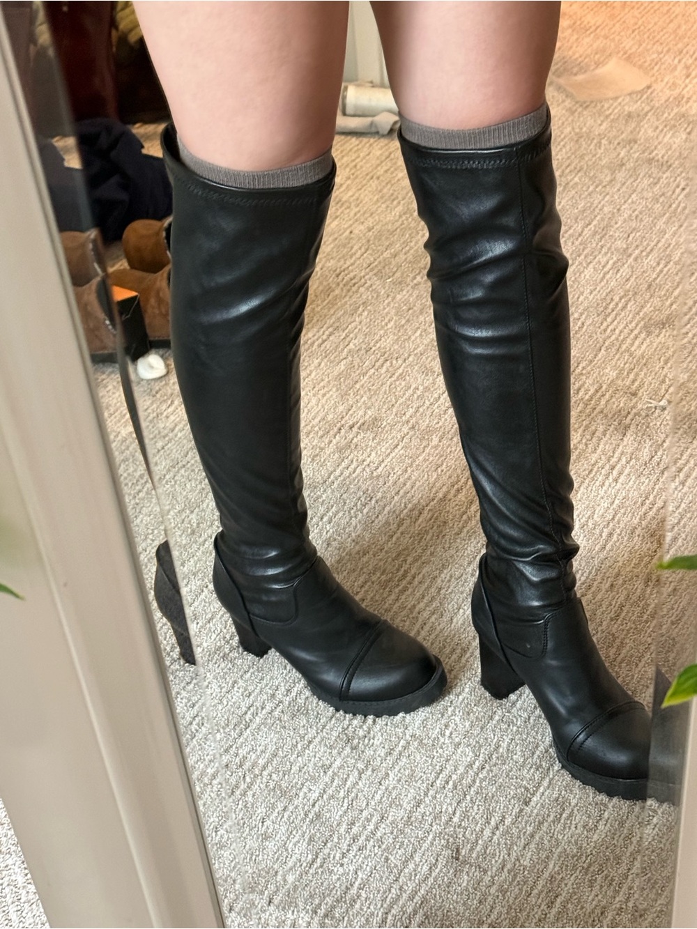Over-the-Knee Black Women's Boots with Sleek Fit